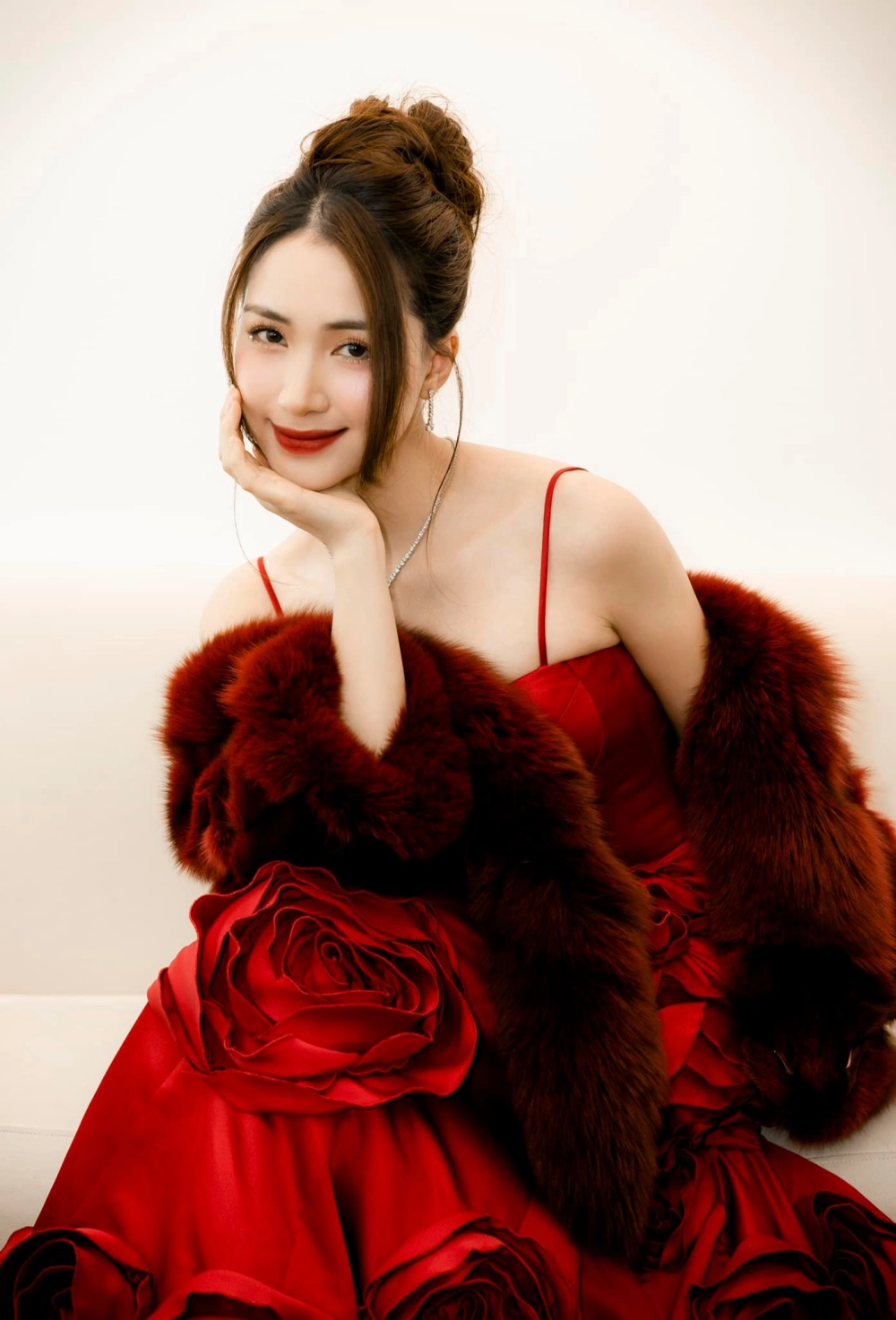 Hòa Minzy quê ở huyện nào? Khám phá quê hương đặc biệt của cô ca sĩ