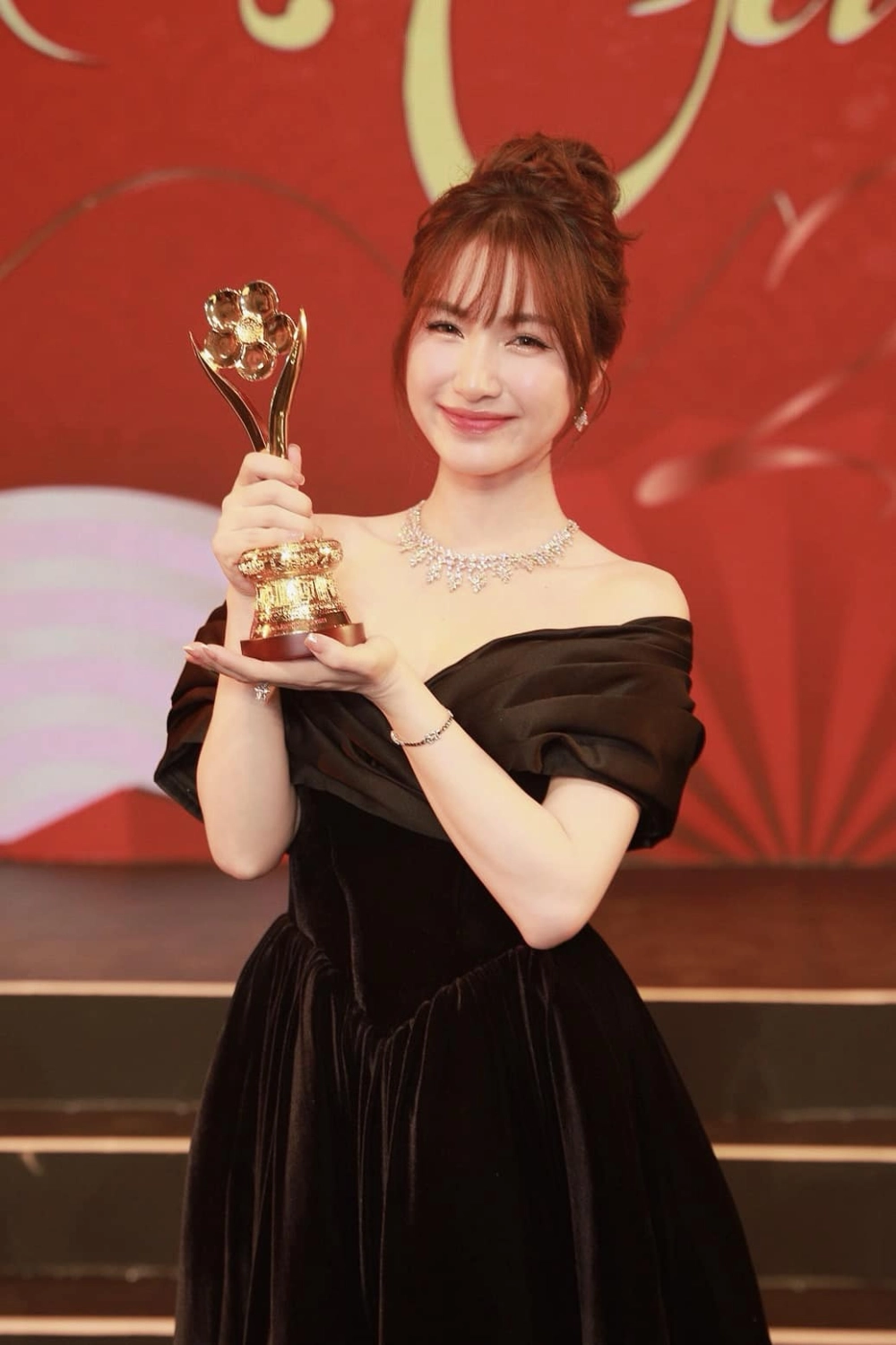 Ca sĩ Hòa Minzy sinh năm bao nhiêu? Cùng khám phá năm sinh của cô nàng tài năng