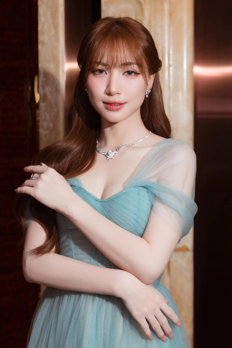 Tàu anh qua núi Hòa Minzy với giai điệu nhẹ nhàng nhưng đầy sâu lắng