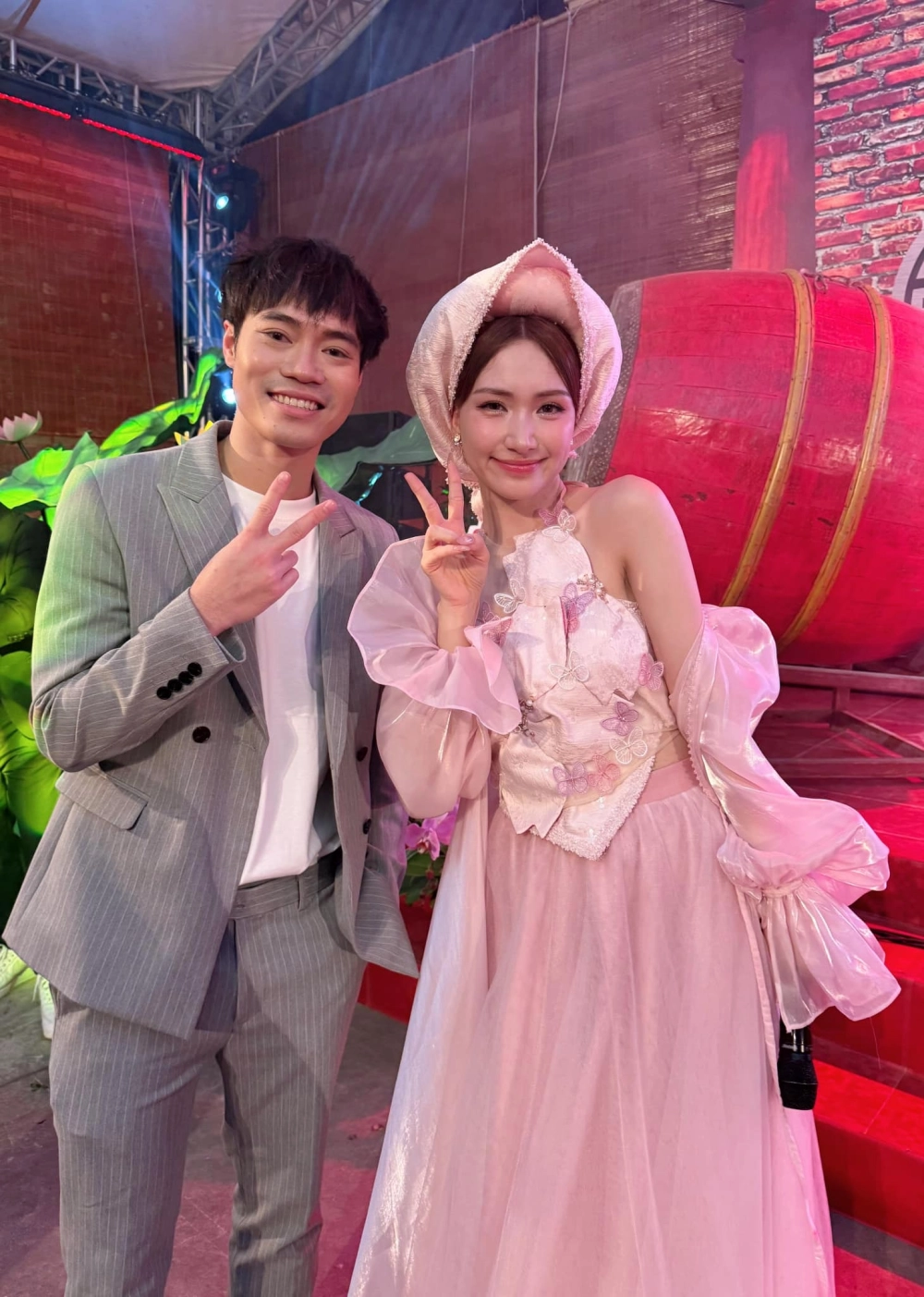Văn Toàn và Hòa Minzy cùng tạo nên cặp đôi đẹp trong lòng người hâm mộ
