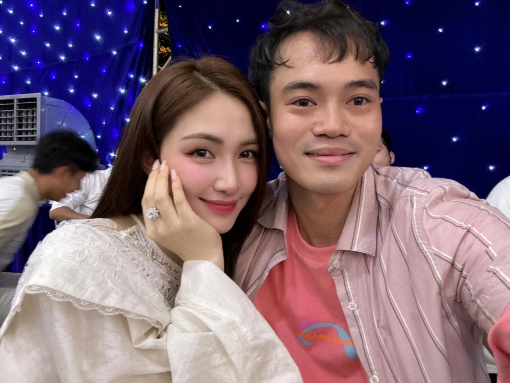 Hòa Minzy yêu Văn Toàn là câu chuyện tình yêu được yêu thích từ nhiều fan