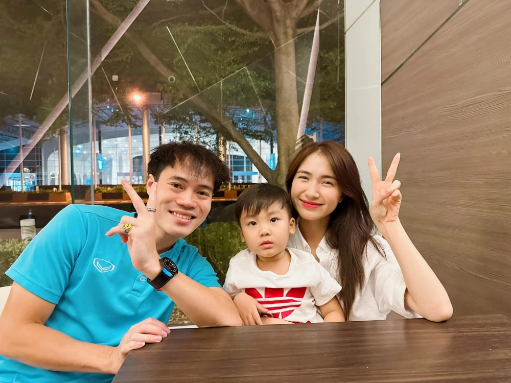 Văn Toàn và Hòa Minzy yêu nhau khiến dân mạng không khỏi xôn xao