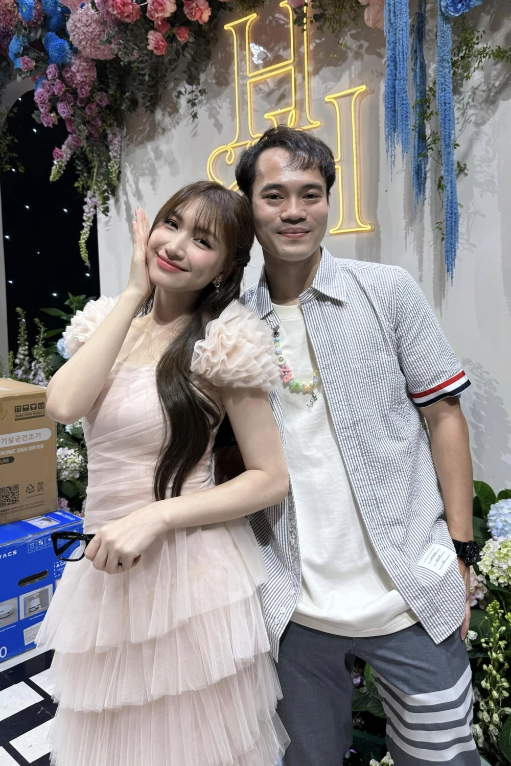 Văn Toàn cầu hôn Hòa Minzy là khoảnh khắc đáng nhớ trong tình yêu của họ