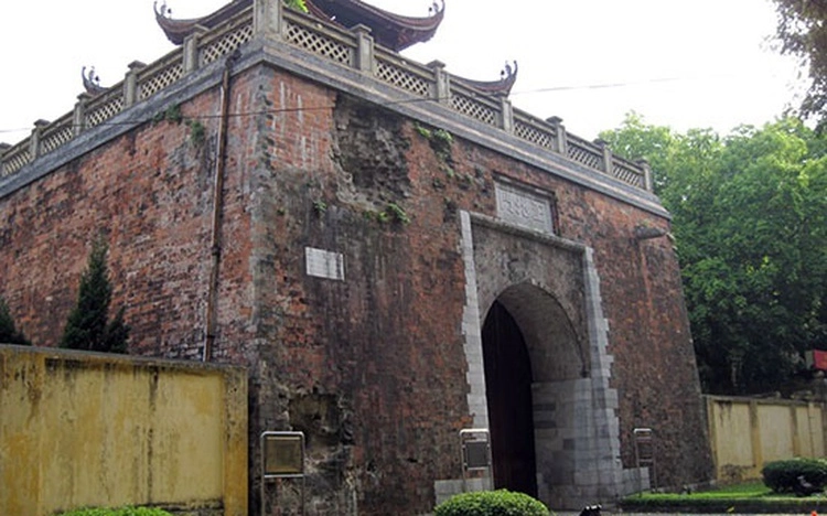 Ghé thăm di tích thành thăng long để cảm nhận lịch sử oai hùng