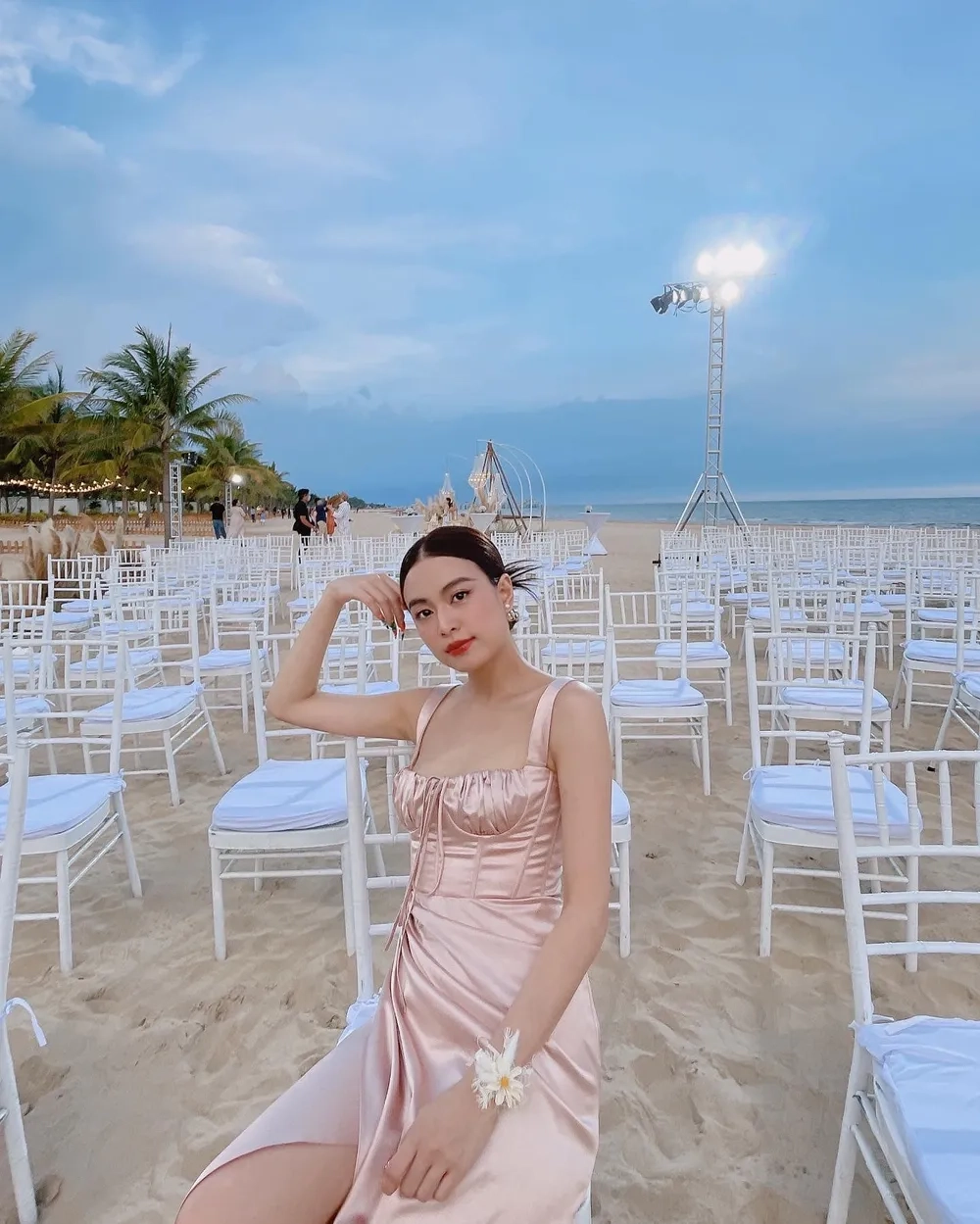 Nghe ngay Hoàng Thùy Linh gieo quẻ lời bài hát cực hot