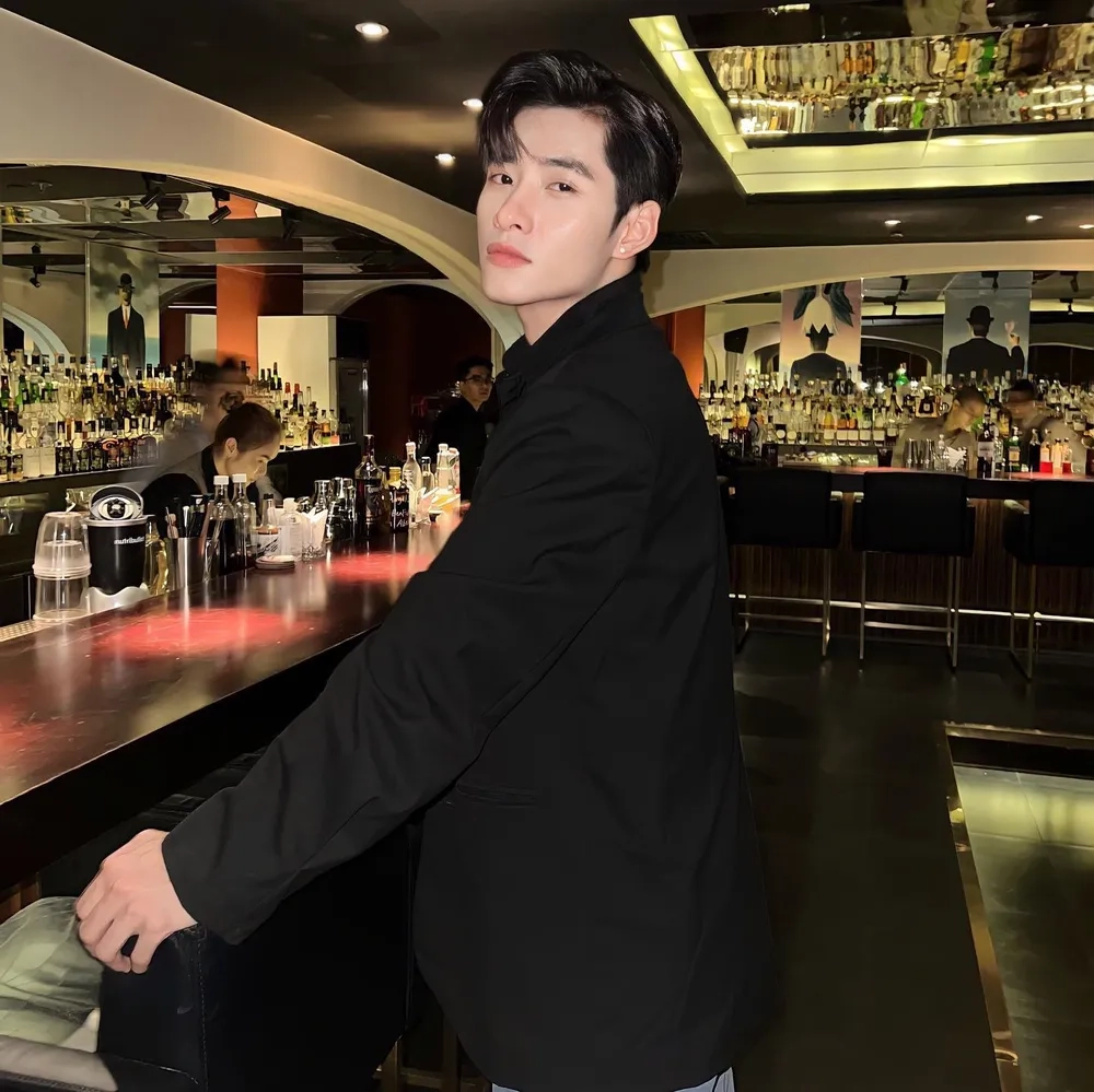 Khám phá MV mới của Hùng Huỳnh đầu năm