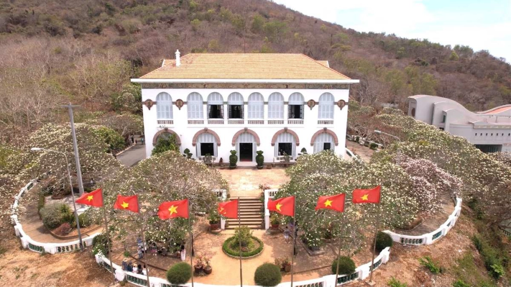 Khám phá Tìm hiểu đôi nét về Bạch Dinh nổi tiếng