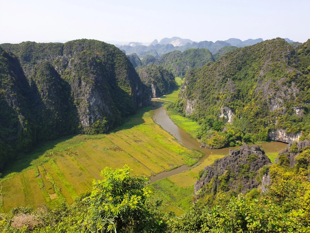Khám phá tour ninh bình 1 ngày tràng an hang múa tuyệt vời