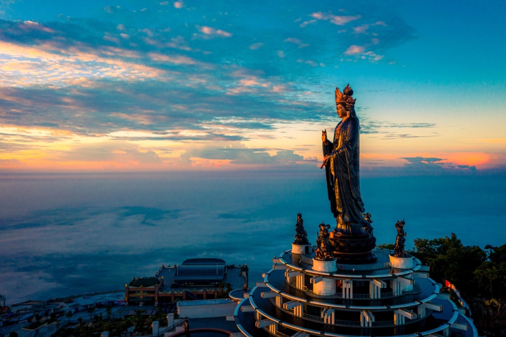 Ngắm phong cảnh núi bà đen tây ninh đẹp mê ly