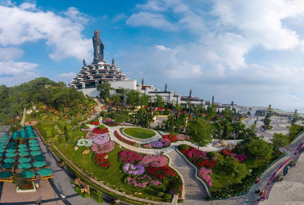 Gợi ý lịch trình đi núi bà đen 1 ngày siêu chi tiết