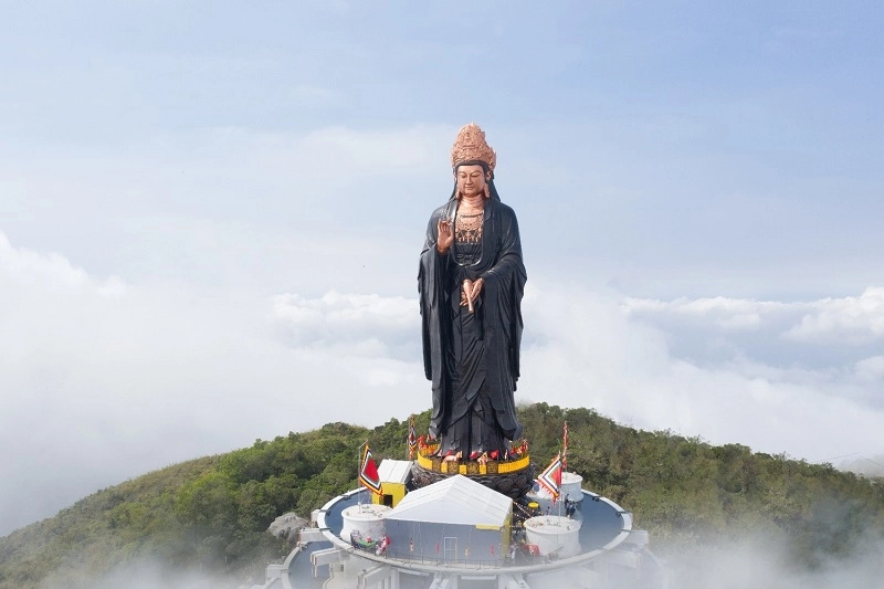 Chiêm bái tượng quan âm núi bà đen linh thiêng