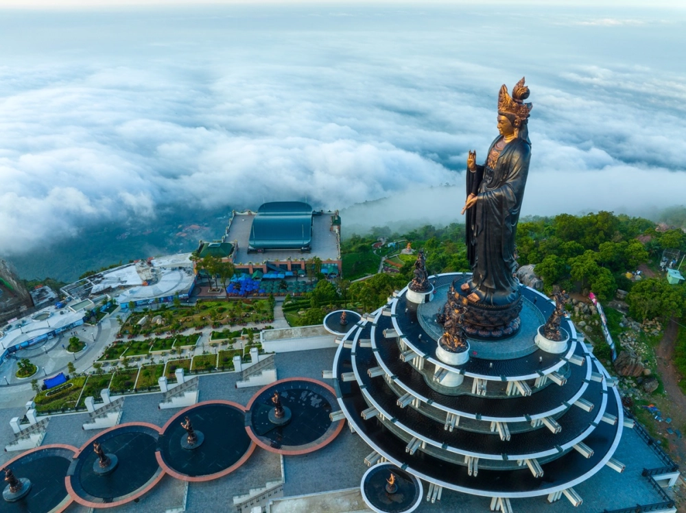 Khám phá núi bà đen có những gì độc đáo