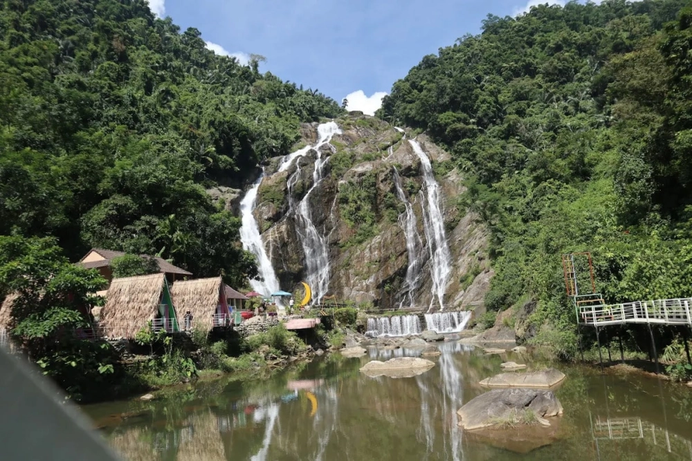 Thư giãn cùng du lịch thác trắng quảng ngãi mát lạnh ngày hè