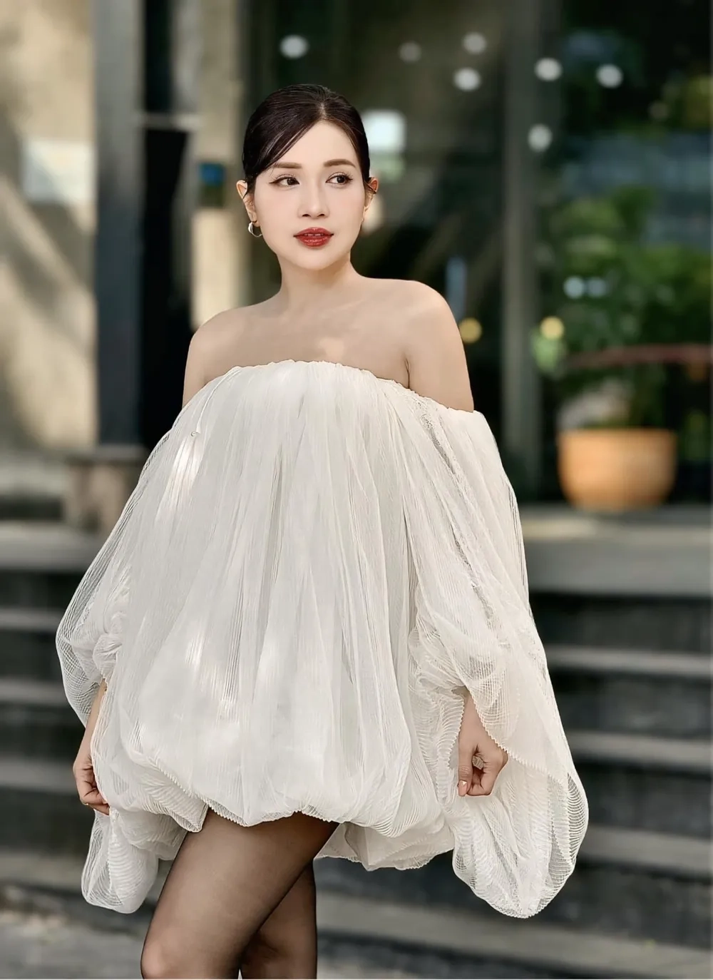 Cùng tìm hiểu thêm về nghệ sĩ Khả Như nổi tiếng