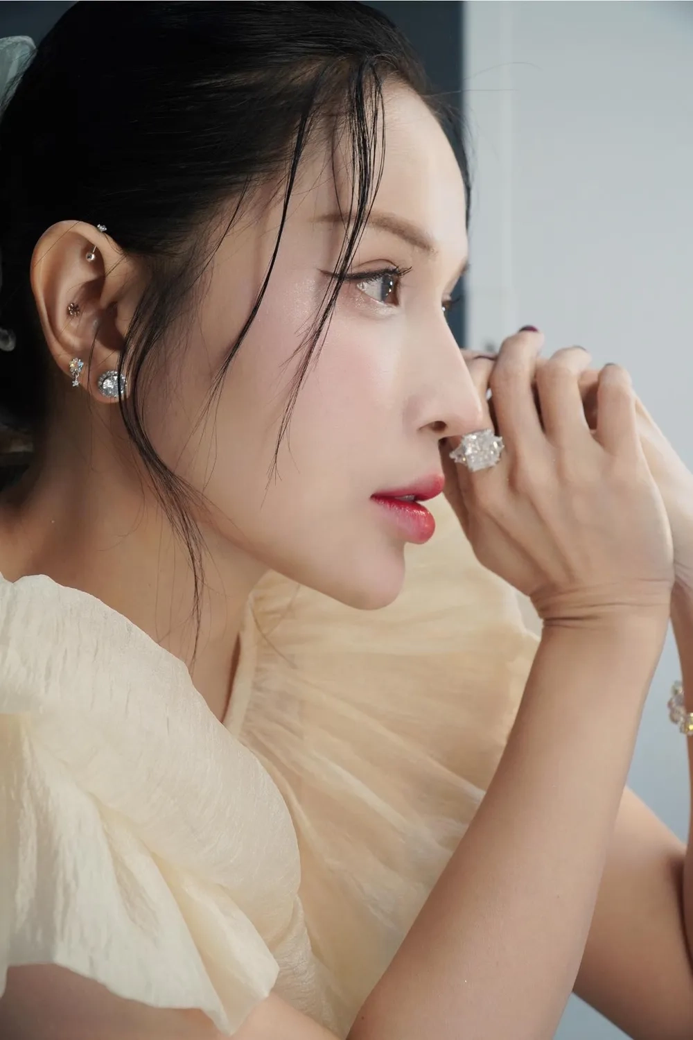 Hé lộ sự khác biệt của Khả Như lúc chưa thẩm mỹ