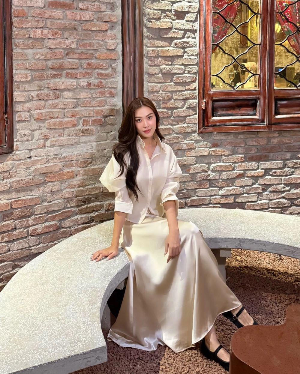 Kim Duyên hoa hậu hoàn vũ khẳng định sắc đẹp và tài năng vượt trội