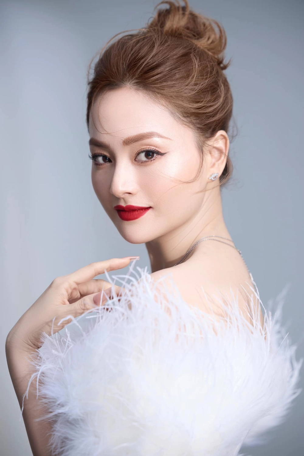 Gây ấn tượng mạnh với Lan Phương Về nhà đi con