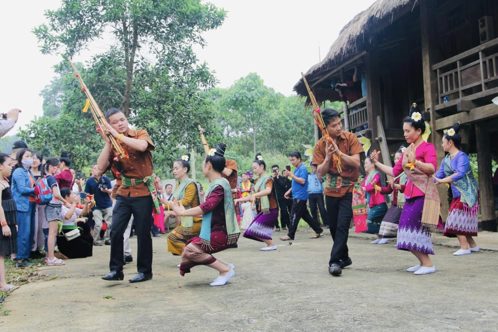 Tham quan trọn vẹn khu 54 dân tộc