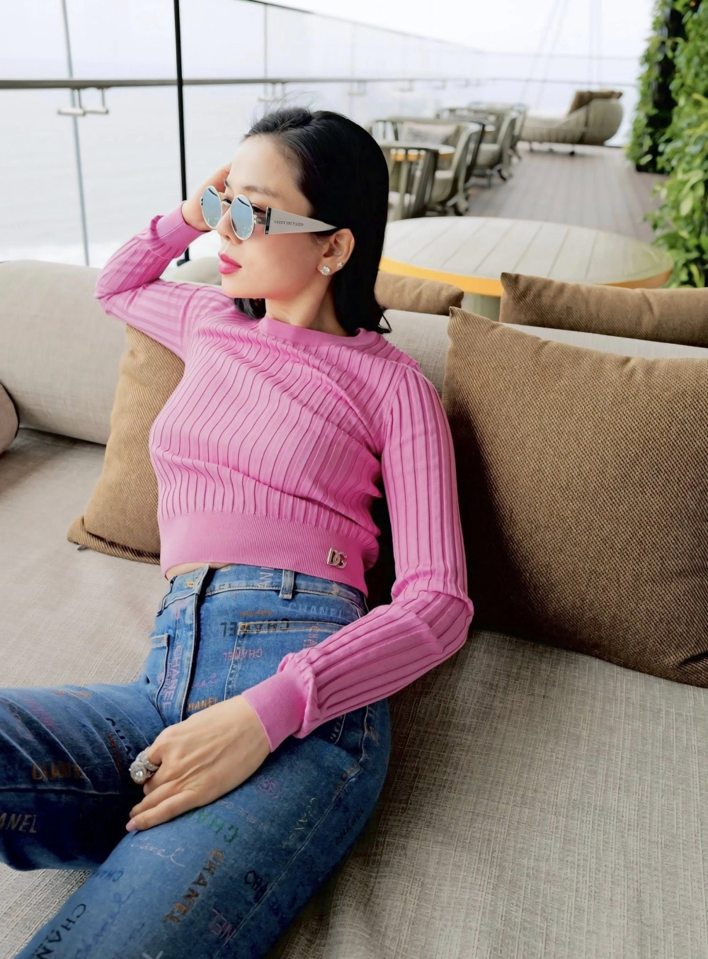Sâu lắng từng từ trong lời bài hát Lệ Quyên Ai Khổ Vì Ai