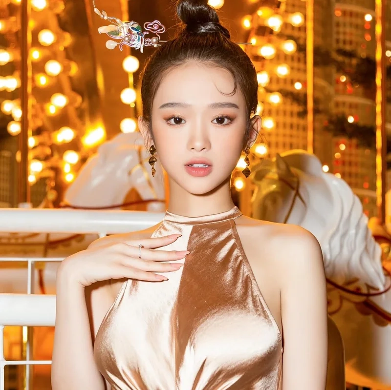 Người bí ẩn phía sau chu linh ka là ai