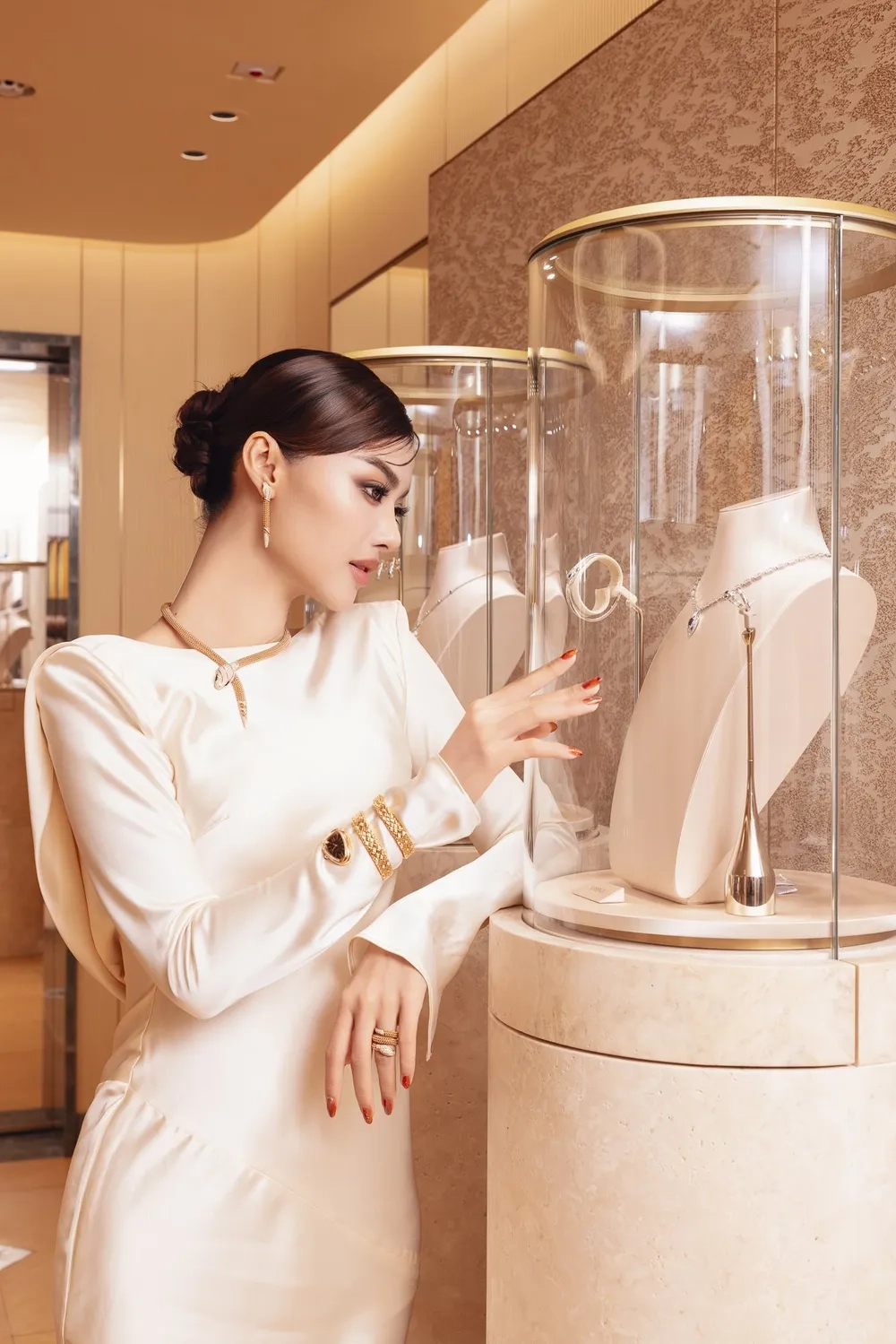 Hé lộ về năm sinh Lona Kiều Loan sinh năm