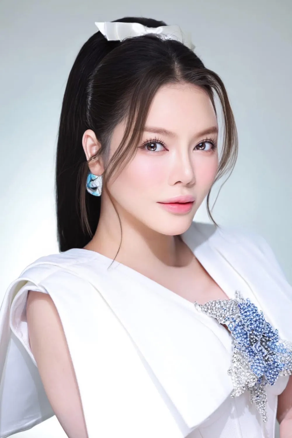 Hé lộ tuổi thật Lý Nhã Kỳ sinh năm
