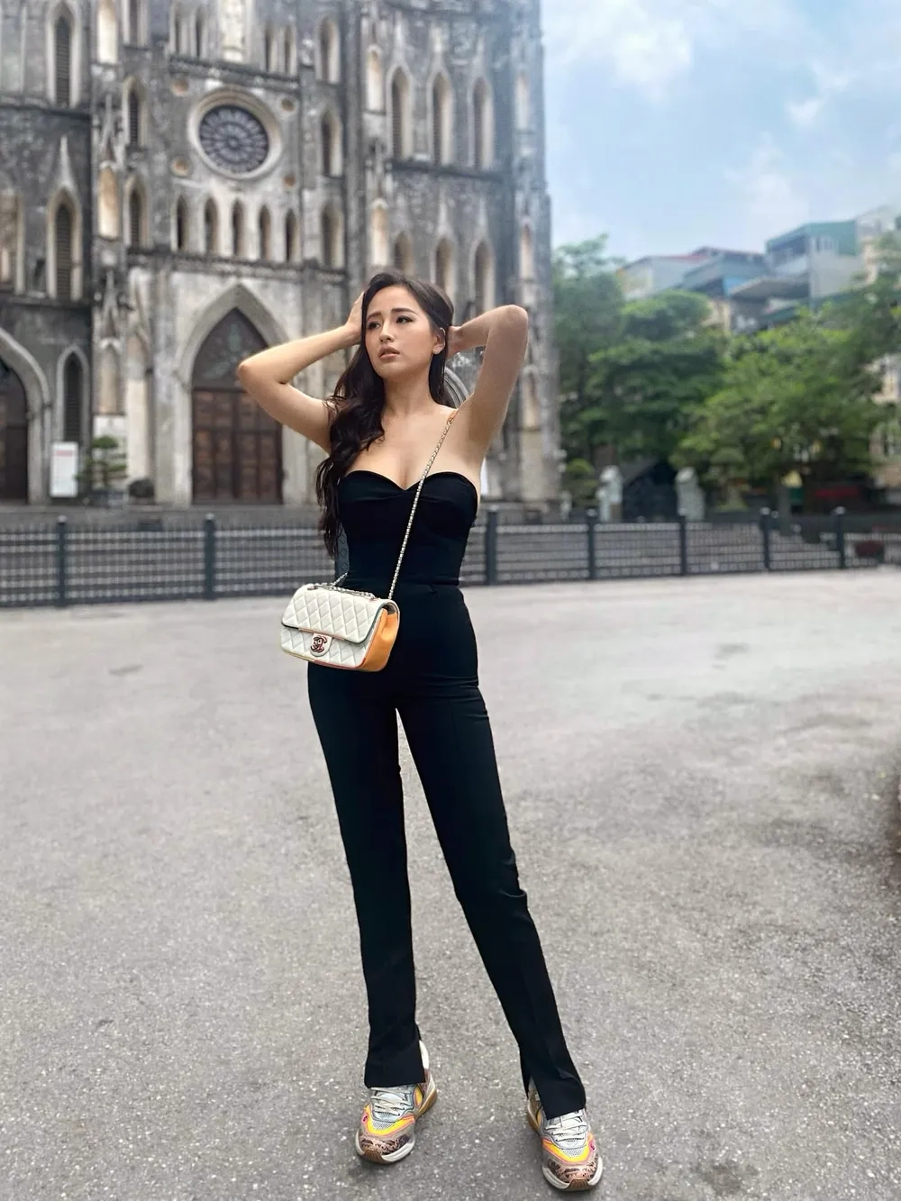 Netizen tranh cãi Mai Phương Thuý cao thật không