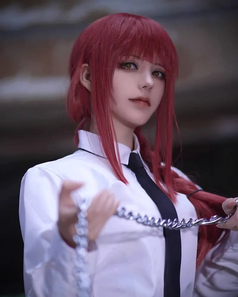 Makima cosplay tái hiện hoàn hảo nhân vật Chainsaw Man