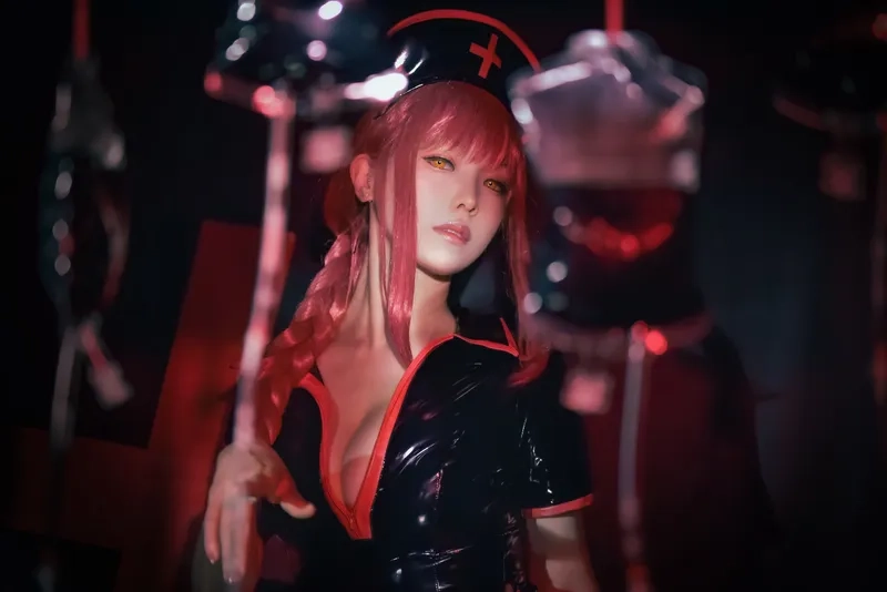 Cosplay Makima sexy khiến fan không thể rời mắt