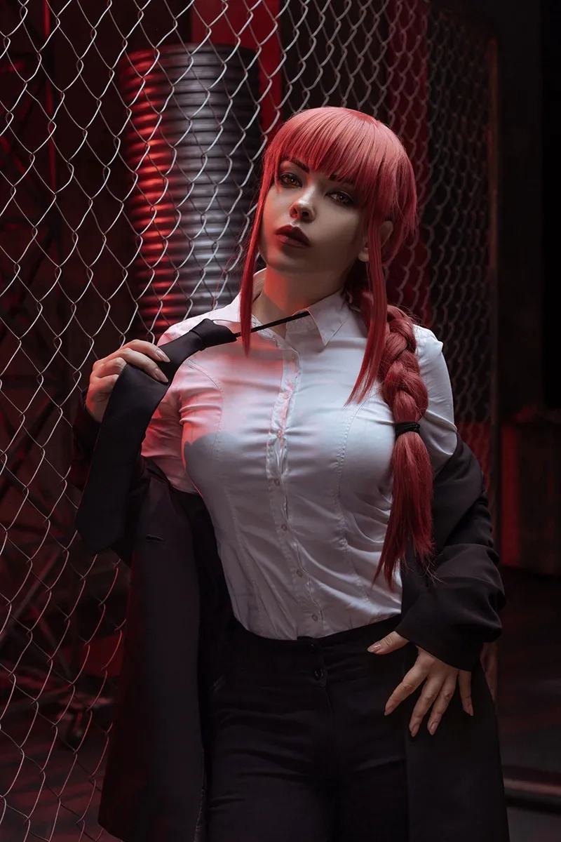 Makima cosplay sexy là tâm điểm của mọi buổi cosplay