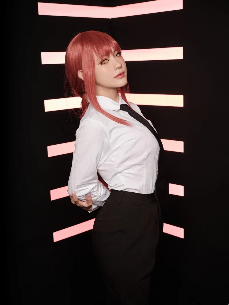 Sexy cosplay Makima làm fan anime phát cuồng