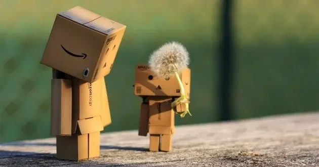 Ấm áp lan tỏa qua meme ôm nhau an ủi dành cho bạn