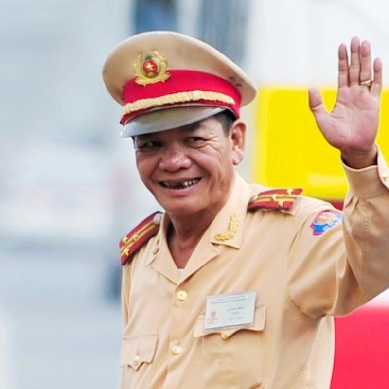 Meme công an vẫy tay không ai dám phớt lờ