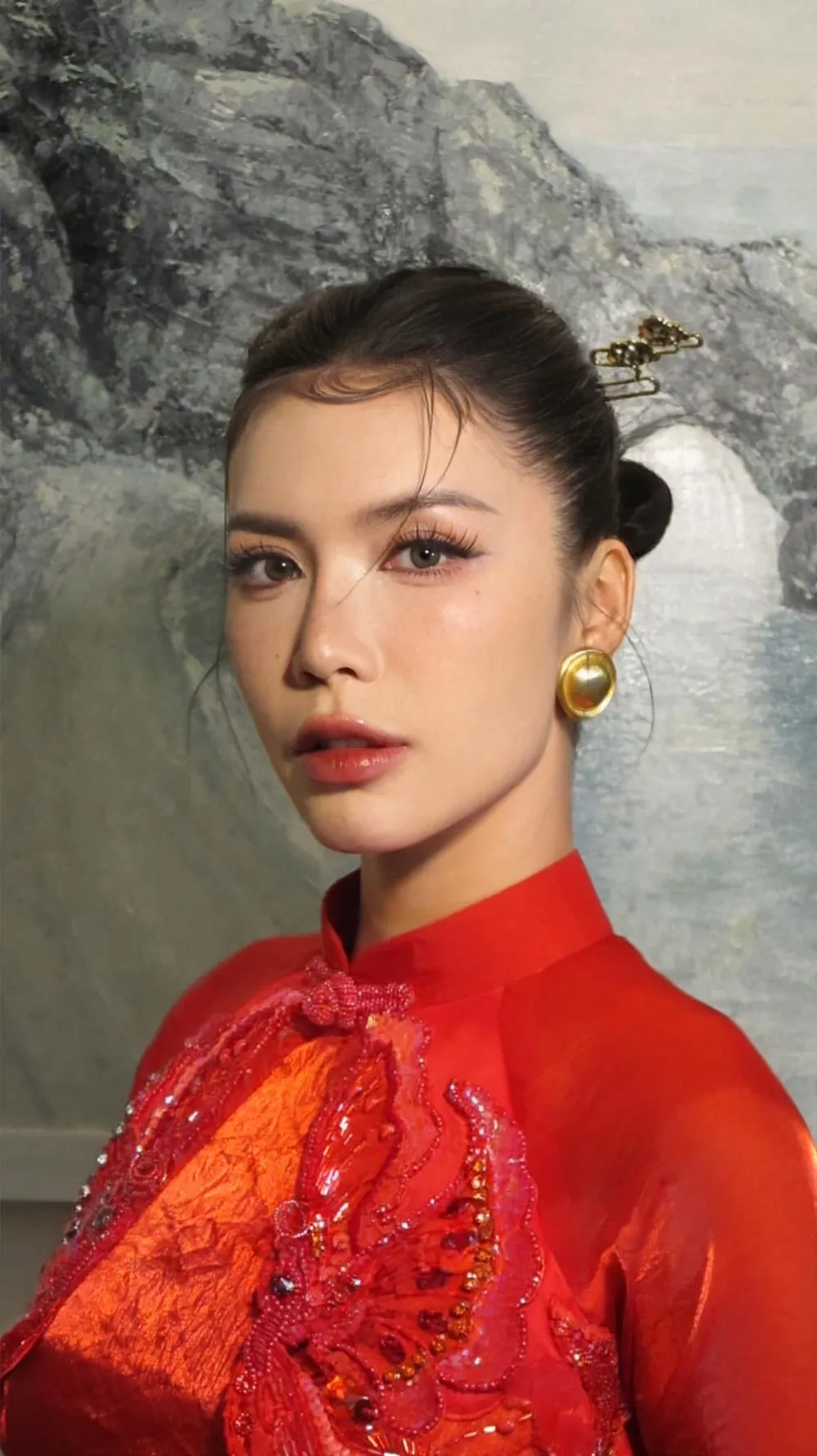 Bạn có biết Minh Tú bao nhiêu tuổi không