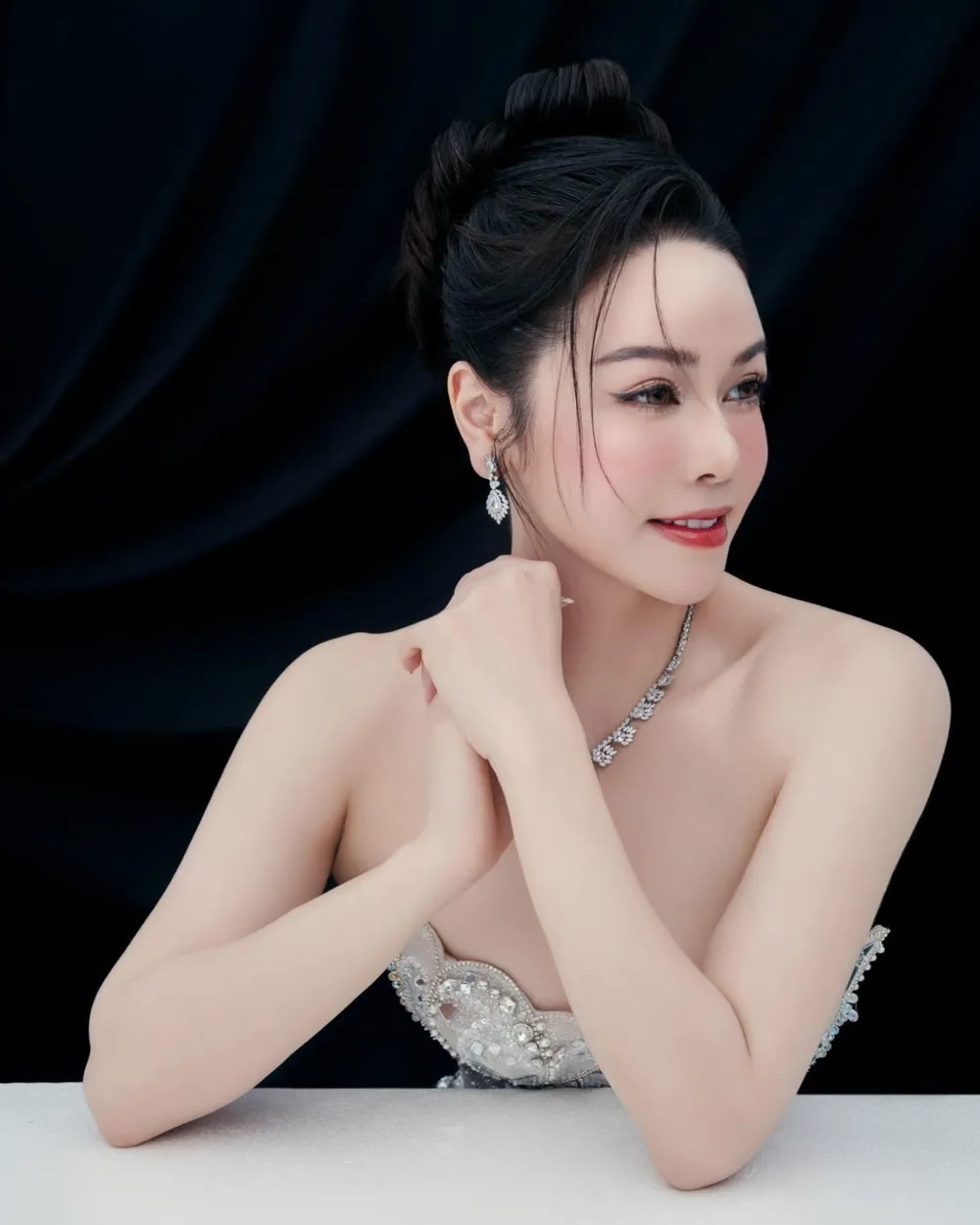 Lắng nghe giọng hát cảm xúc Nhật Kim Anh hát