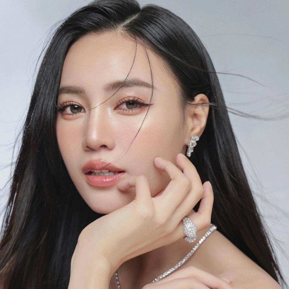 Ninh Dương Lan Ngọc luôn thu hút sự chú ý trên mạng xã hội