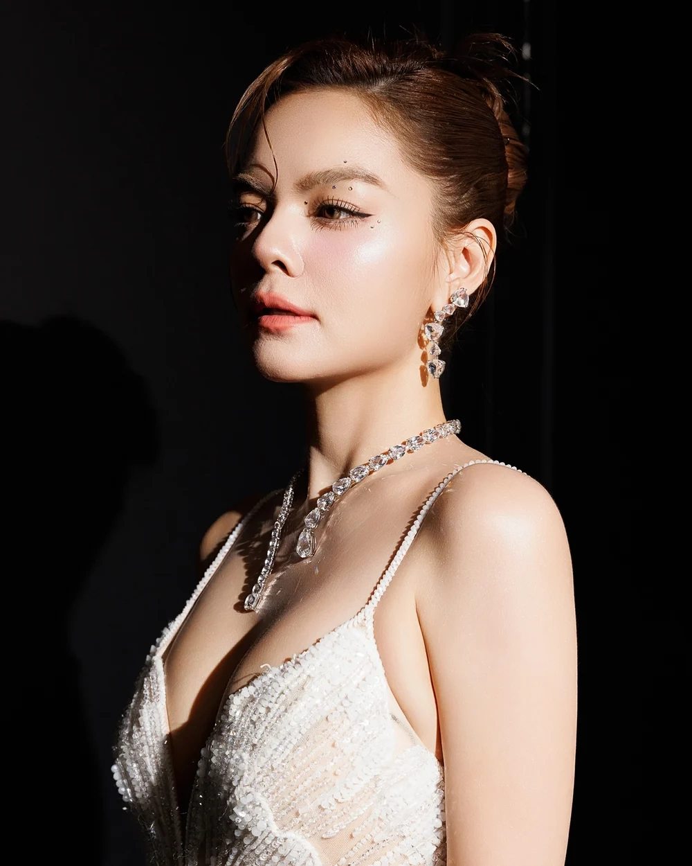 Fan tò mò Phạm Quỳnh Anh bao nhiêu tuổi