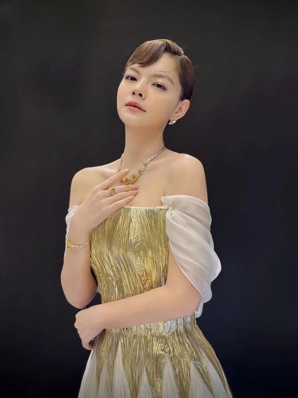 MV đầy cảm xúc Đêm Phạm Quỳnh Anh