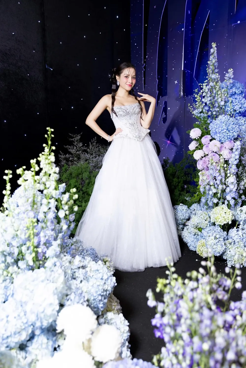 Nhan sắc thay đổi sau Phương Trinh Jolie phẫu thuật