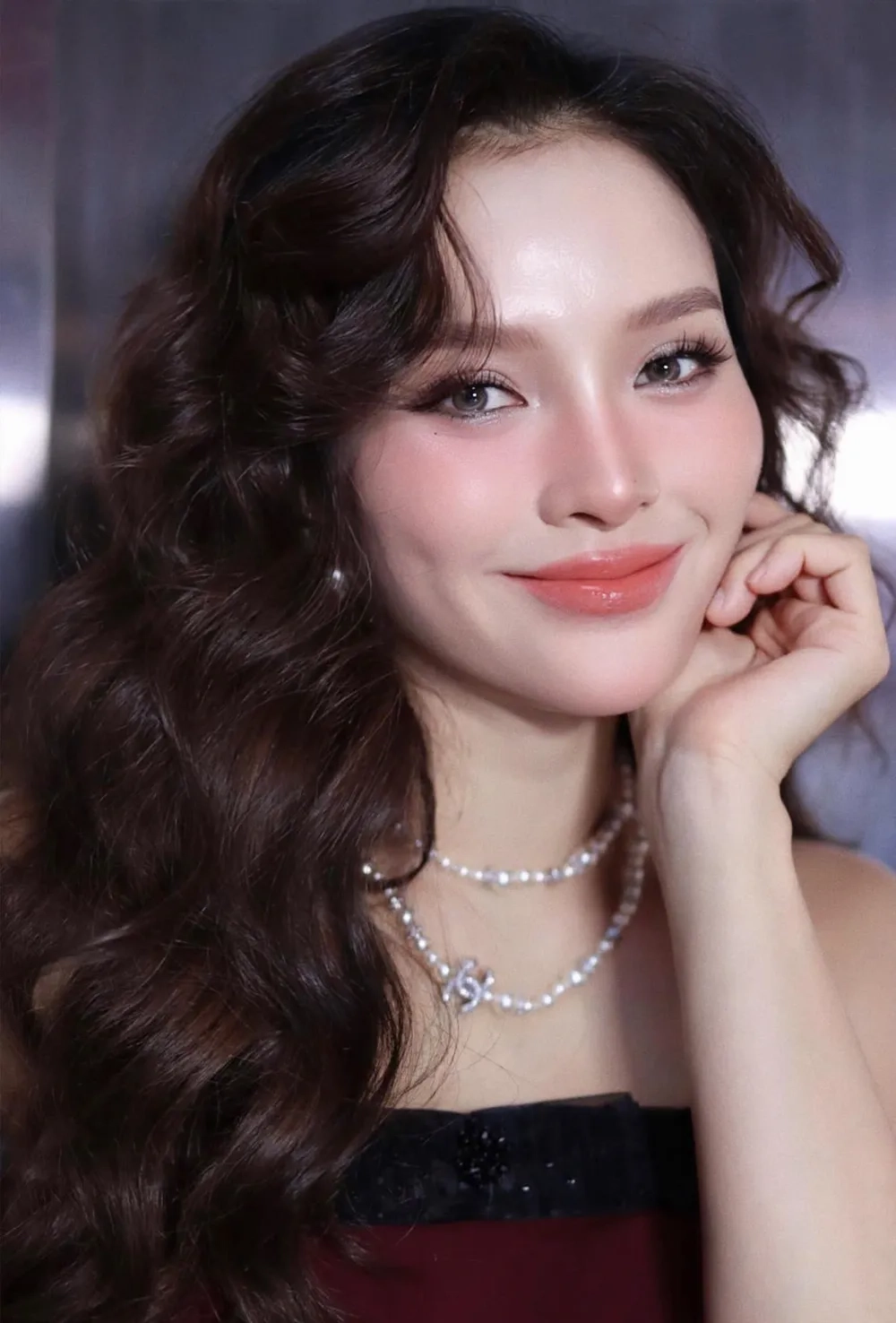 Bất ngờ với khoảnh khắc Phương Trinh Jolie sinh con
