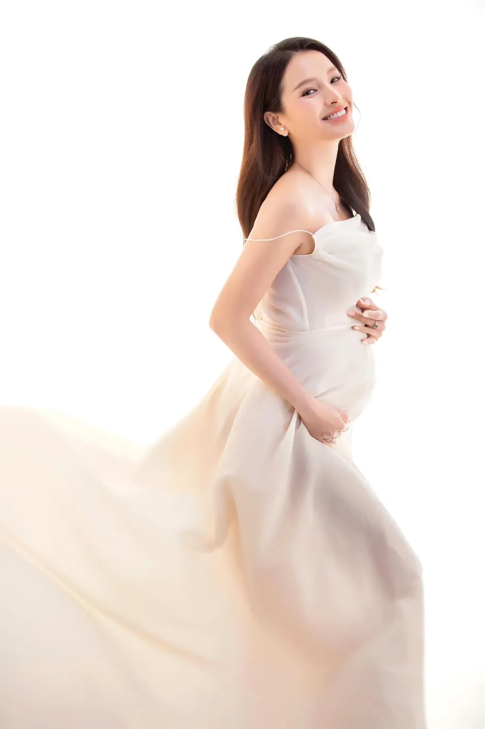 Tin vui từ Phương Trinh Jolie mang bầu lần nữa