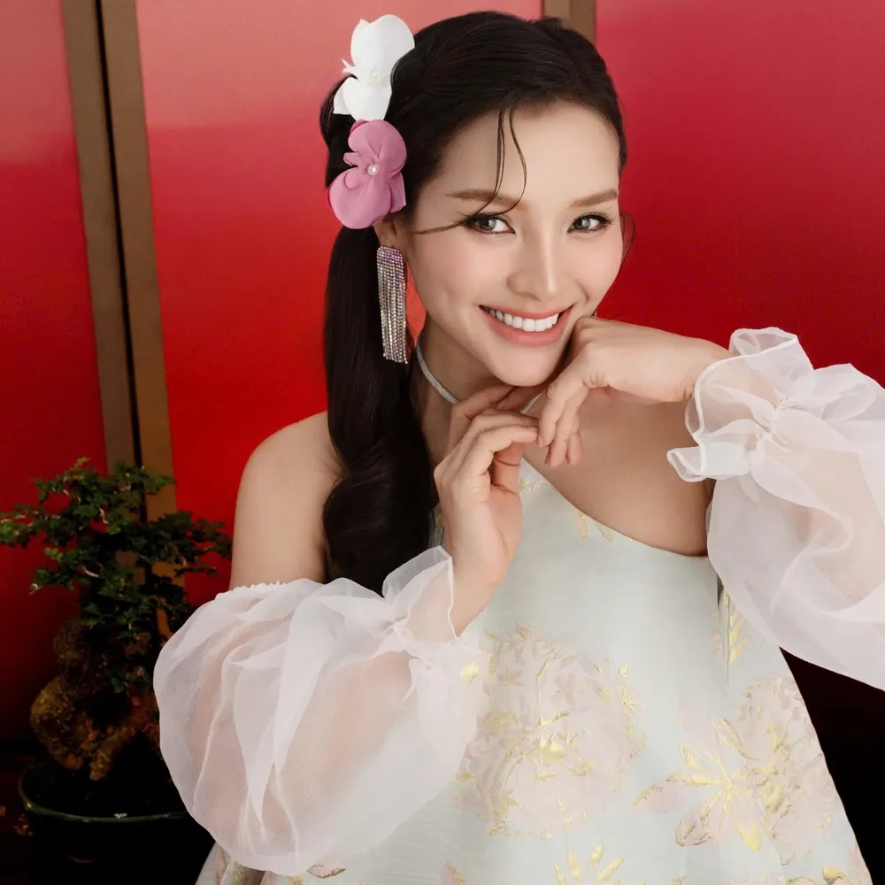 Rộ tin đồn Phương Trinh Jolie có con riêng