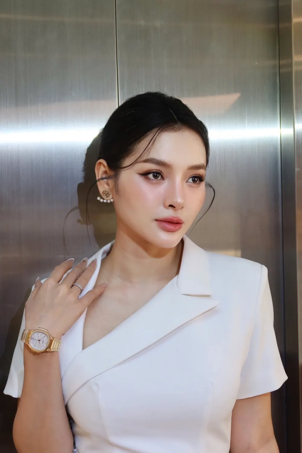 Gương mặt thay đổi sau Phương Trinh Jolie thẩm mỹ