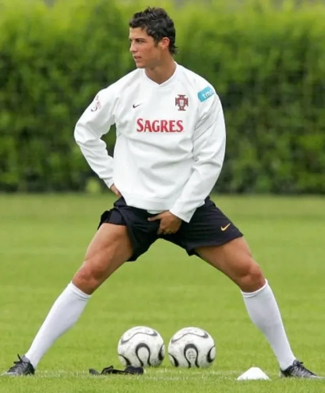 Meme ronaldo camera ghi lại biểu cảm độc lạ khó đỡ