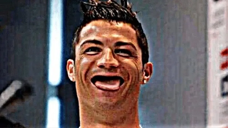 Meme ronaldo drink siêu hài khi CR7 đối mặt chai nước