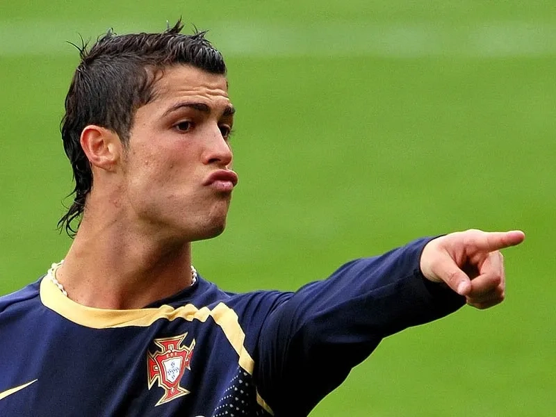 Siuuu meme ronaldo biểu tượng meme bất tử của bóng đá thế giới