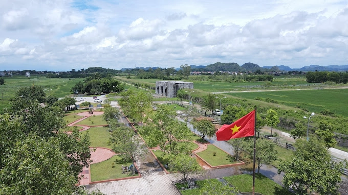 Tư liệu học tập giới thiệu về thành nhà hồ lớp 6