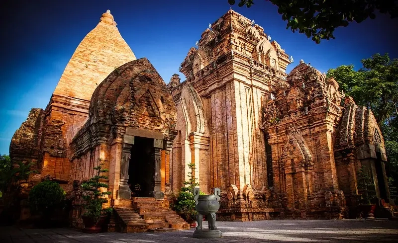 Khám phá truyền thuyết tháp bà ponagar kỳ bí