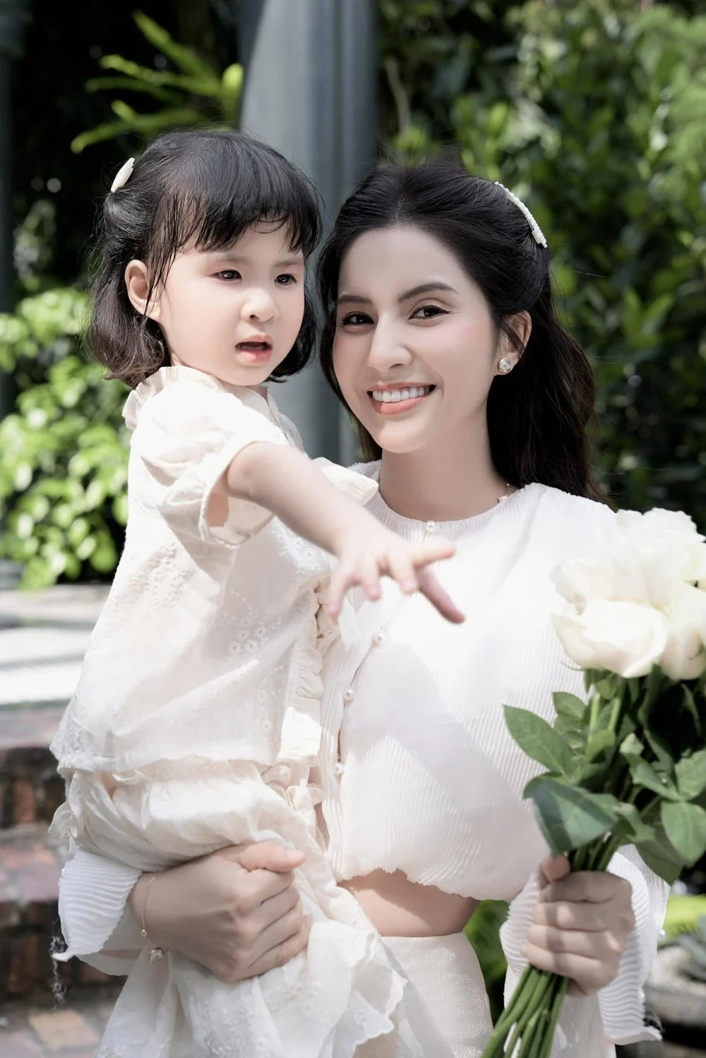 Những khoảnh khắc đẹp Bé Sol và Thiên An