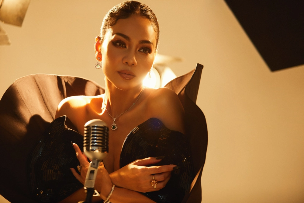 Cuồng nhiệt với bản karaoke Bay Thu Minh cực chất